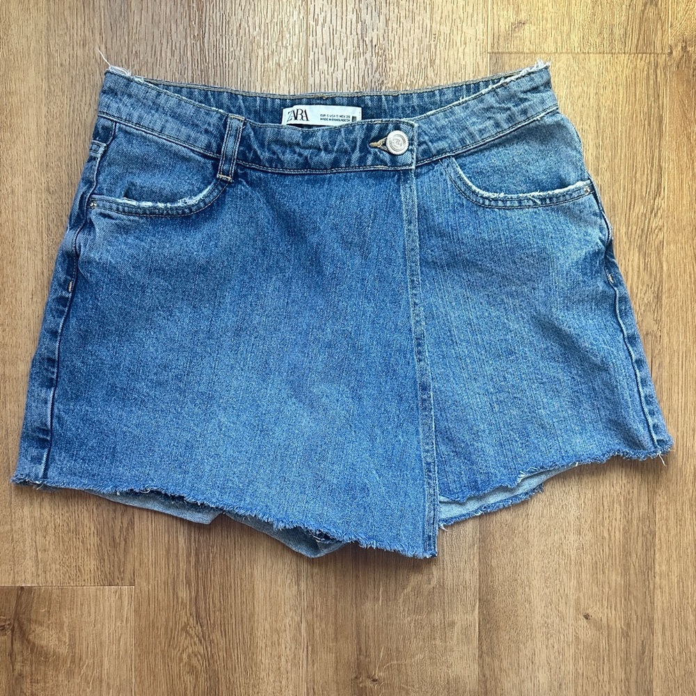 Zara Asymmetrical Distressed Denim Cut-Off Skort Size Small